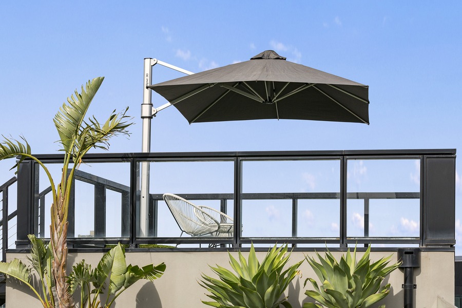 m Square Eclipse Cantilever Umbrella in Smoked Tweed